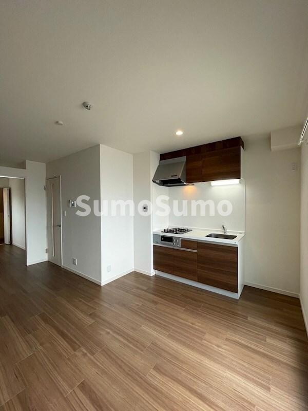 物件内観写真4　(こちらの居間で趣味の時間をお楽しみください)