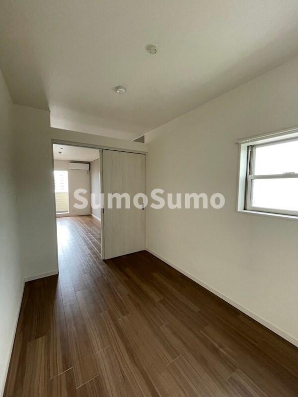 物件内観写真6　(広々とした洋室です)