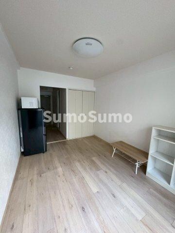 物件内観写真3　(ゆったり過ごせる居間です)