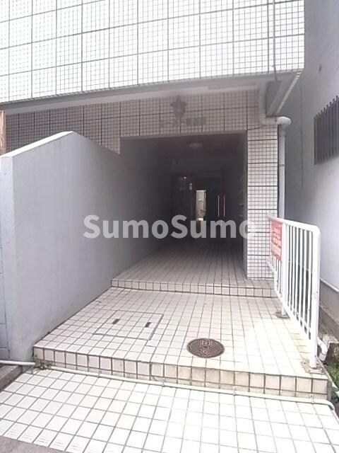 物件外観写真2　(建物の内部です)