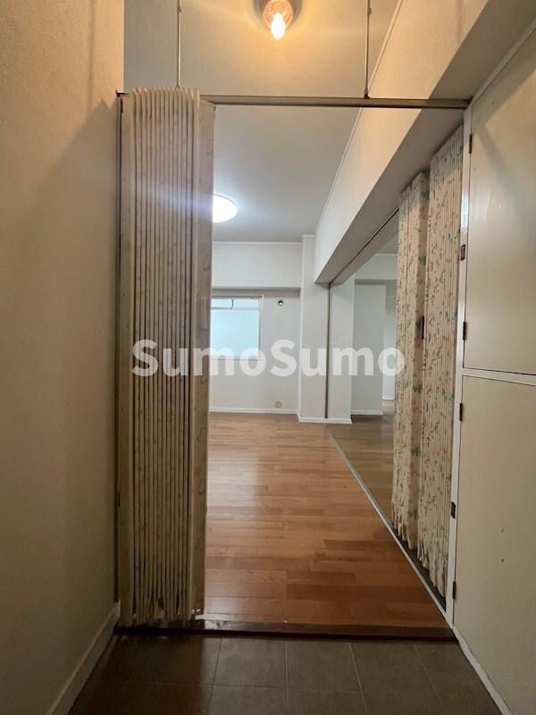 物件内観写真4　(落ち着いた玄関です)