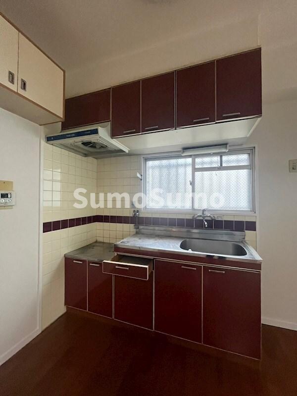 物件内観写真6　(コンパクトなキッチンで掃除もラクラク)