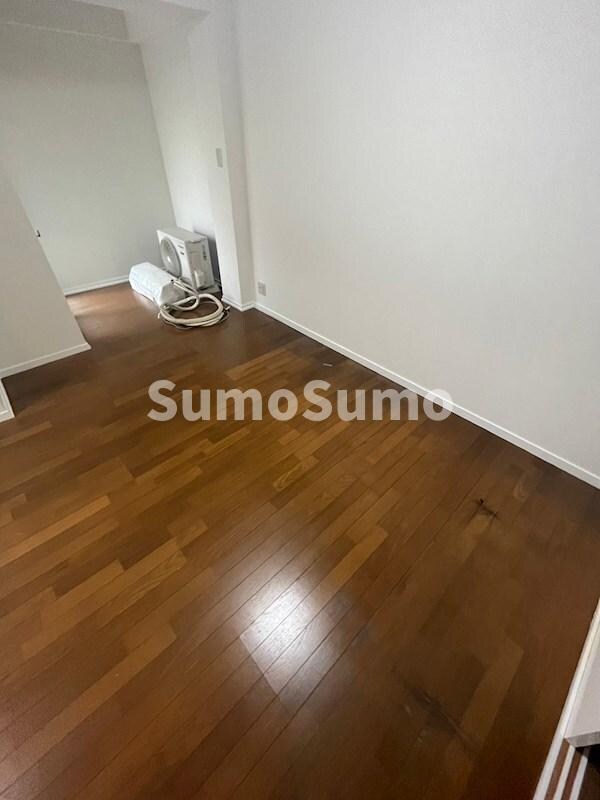 寝室(落ち着いて過ごせるお部屋なので、寝室にいかがでしょうか)