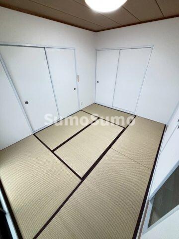 物件内観写真10　(い草の香りが落ち着く素敵な和室です)