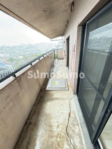 物件内観写真18　(暖かな日差しのふりそそぐバルコニー)