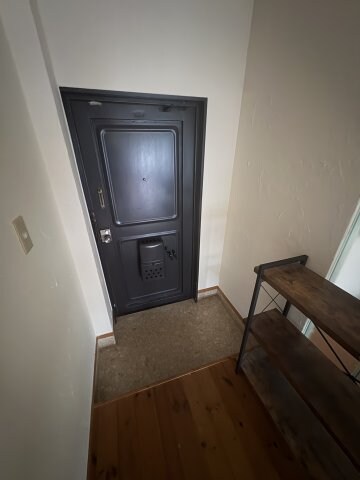 物件内観写真7　(収納もある玄関です)