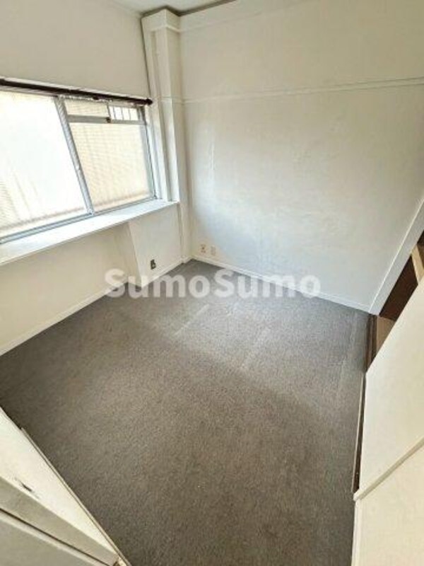 寝室(落ち着いて過ごせるお部屋なので、寝室にいかがでしょうか)