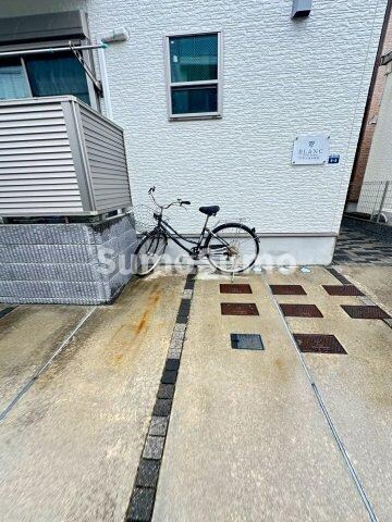 物件外観写真3　(駐車場完備です)