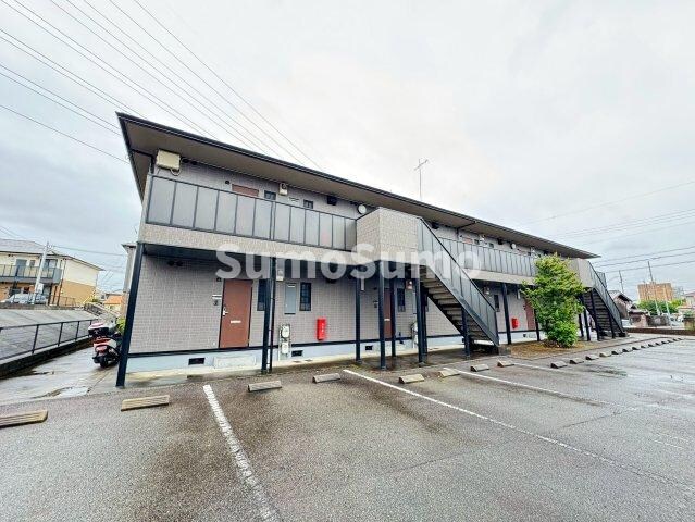 物件外観写真1　(きれいな外観です)