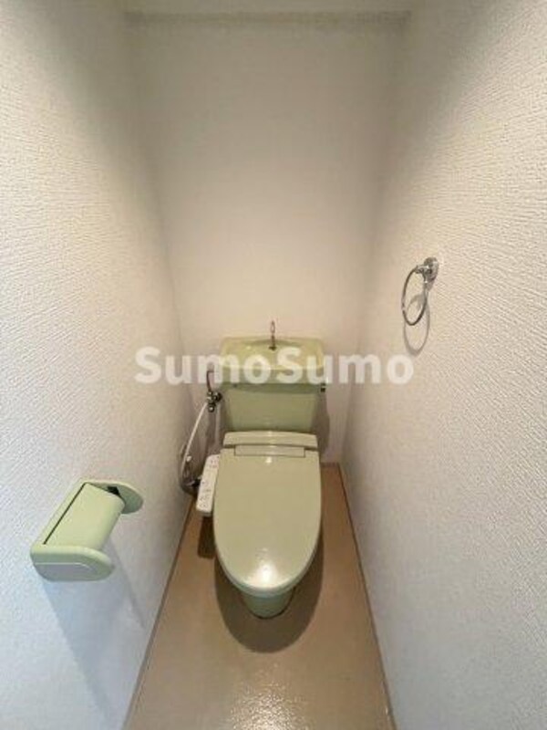 トイレ(落ち着いた色調のトイレです)