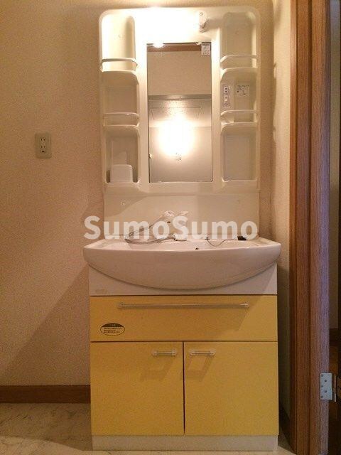 物件内観写真8　(コンパクトで使いやすい洗面所)