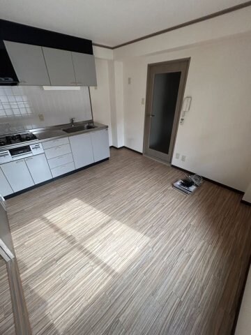 物件内観写真4　(リビングです)