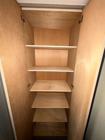 物件内観写真12　(大きなスペースがあり、収納には困りません)