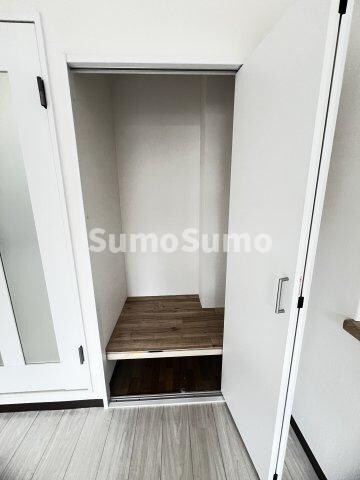 物件内観写真9　(たっぷりとした収納スペースです)