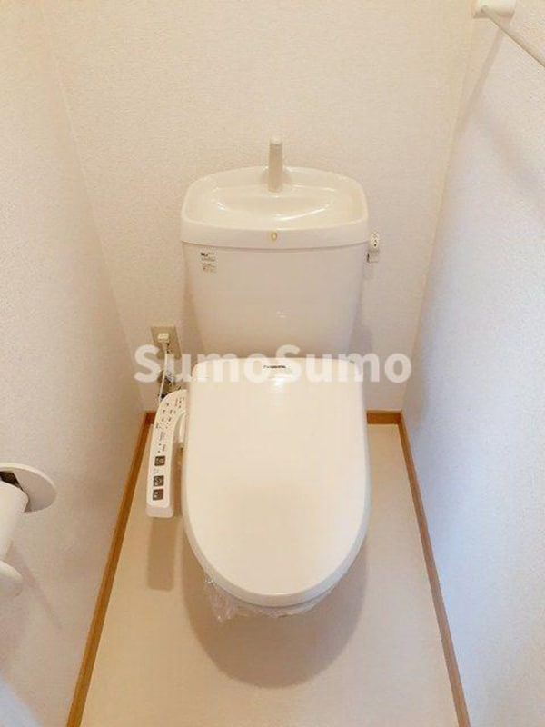 トイレ(落ち着いた色調のトイレです)