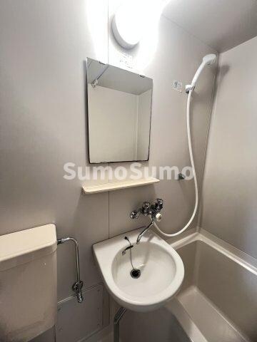 物件内観写真15　(明るい洗面所です)