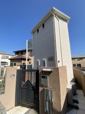 物件外観写真1　(おしゃれな外観です)