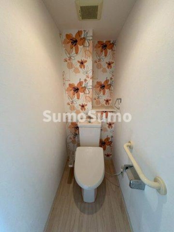 トイレ(コンパクトで使いやすいトイレです)