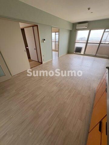 物件内観写真22　(ゆったりとしたリビングです)