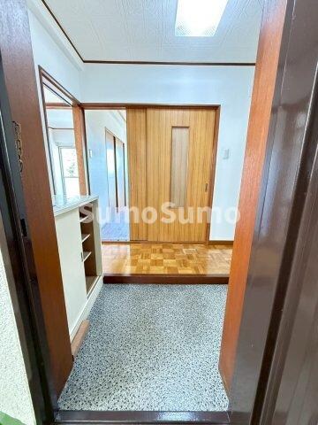 物件内観写真3　(きれいな玄関です)