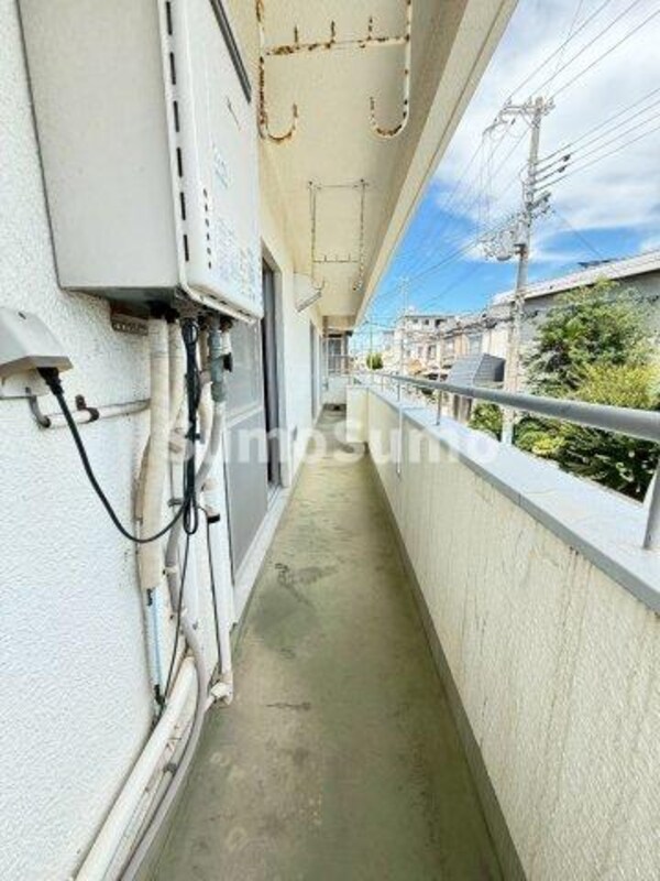 バルコニー(外からの目が気にならないバルコニーで洗濯物が干せます)