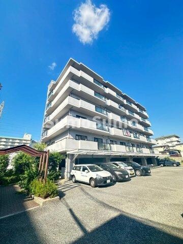 物件外観写真1　(落ち着いた雰囲気の外観です)