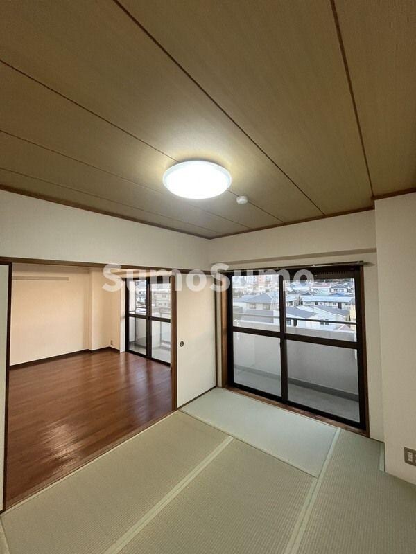 物件内観写真10　(い草の香りが落ち着く素敵な和室です)