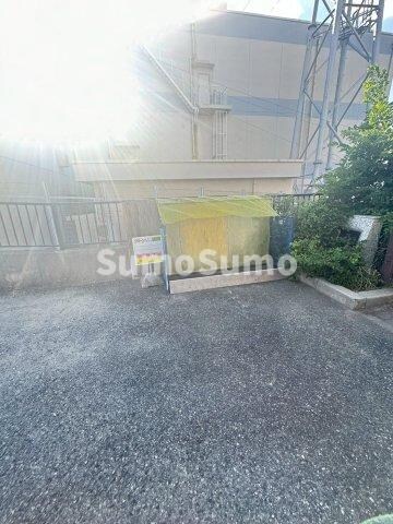 物件外観写真4　(駐車場です)