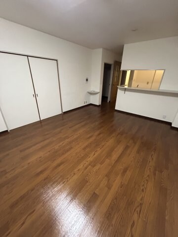 物件内観写真26　(こちらのリビングで趣味の時間をお楽しみください)