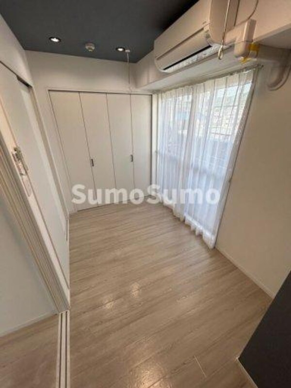 寝室(落ち着いて過ごせるお部屋なので、寝室にいかがでしょうか
外は)