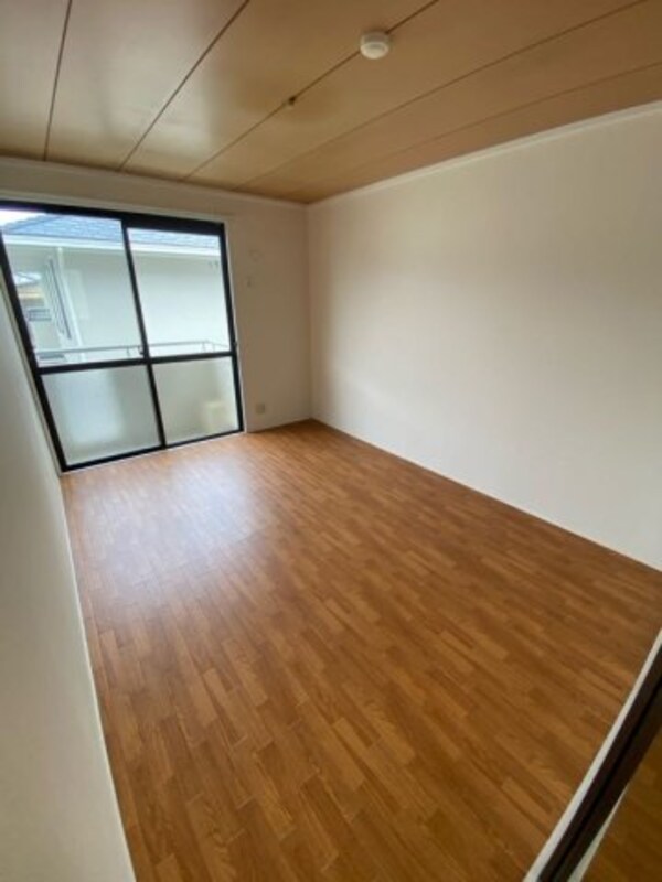 寝室(落ち着いて過ごせるお部屋なので、寝室にいかがでしょうか)