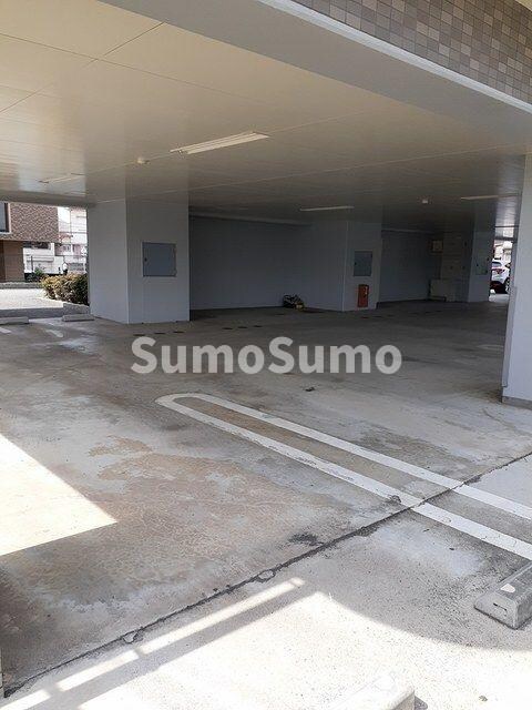 物件外観写真2　(駐車場に車を止められます)