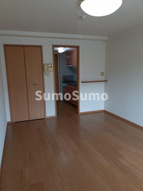 物件内観写真4　(ゆったりとしたリビングです)