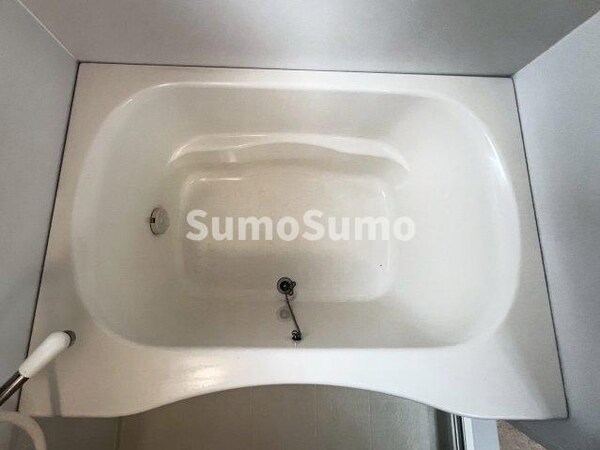 浴室(コンパクトで使いやすいお風呂です)