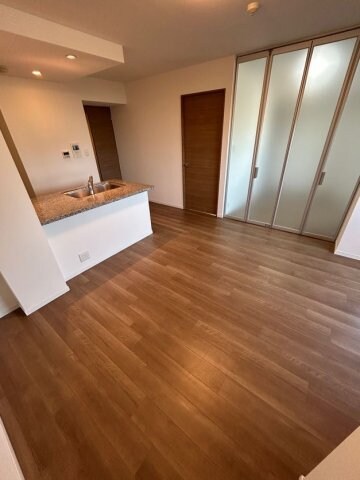 物件内観写真3　(ゆったりとしたリビングです)