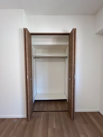 物件内観写真10　(たっぷりとした収納スペースです)