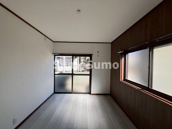 居室(ゆったり過ごせる居間です)