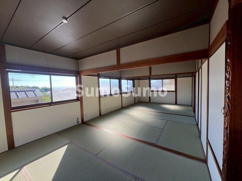 物件内観写真7　(い草の香りが落ち着く素敵な和室です)