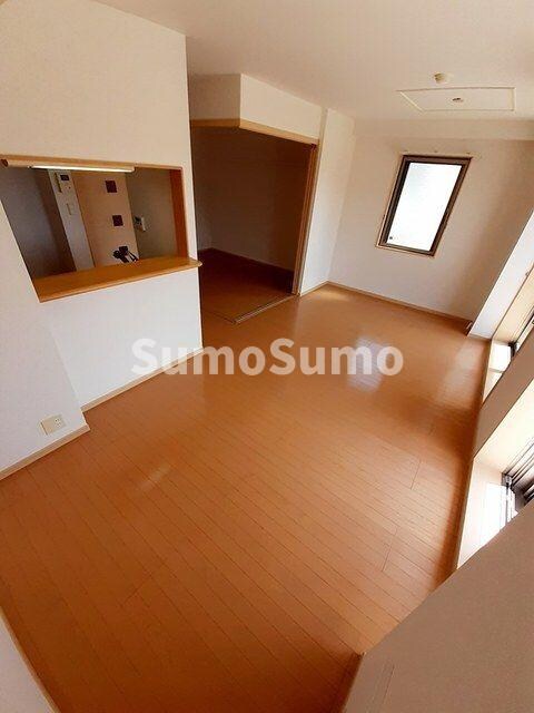 物件内観写真4　(ゆったり過ごせる居間です)