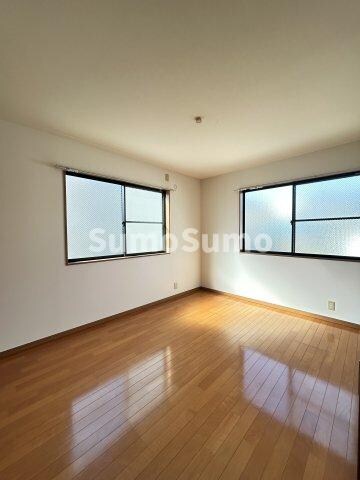 物件内観写真23　(個人の部屋や寝室として使える洋室です)