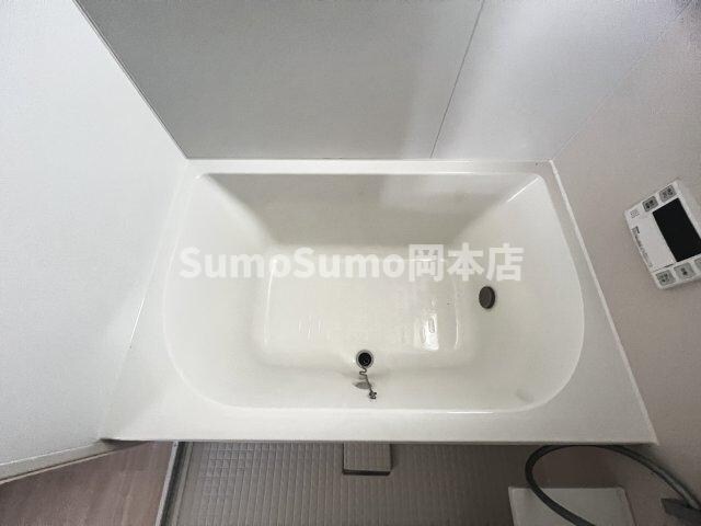 物件内観写真3　(日々の疲れを癒すお風呂付です)