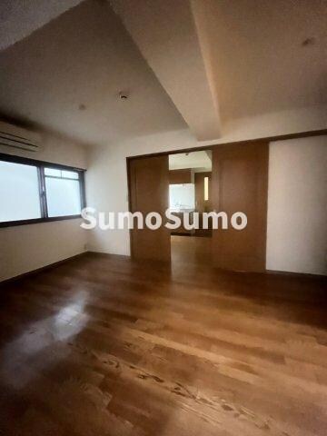 物件内観写真6　(ゆったりとしたリビングです)