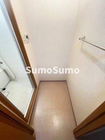 物件内観写真28　(ゆったりとスペースのある洗面所)