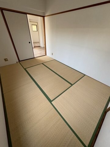 物件内観写真20　(来客時にも便利な和室付き)