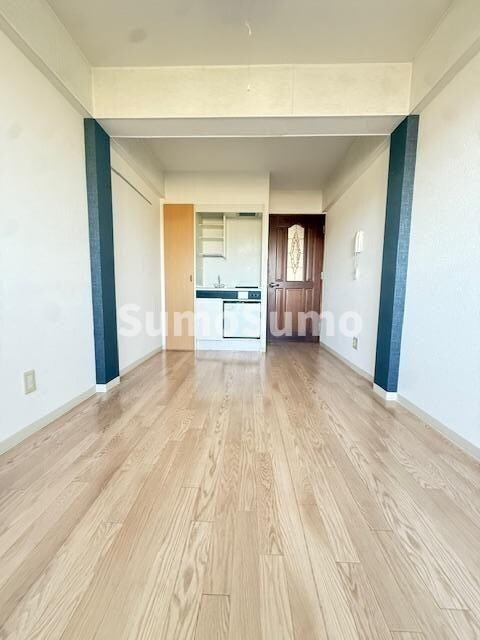 物件内観写真3　(ゆったりとした居間です)