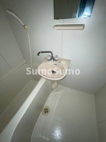 物件内観写真5　(ゆったりとスペースのある洗面所)