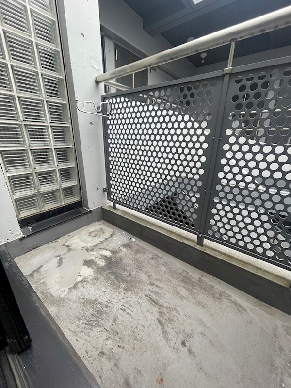 物件内観写真8　(広々としたバルコニーです)