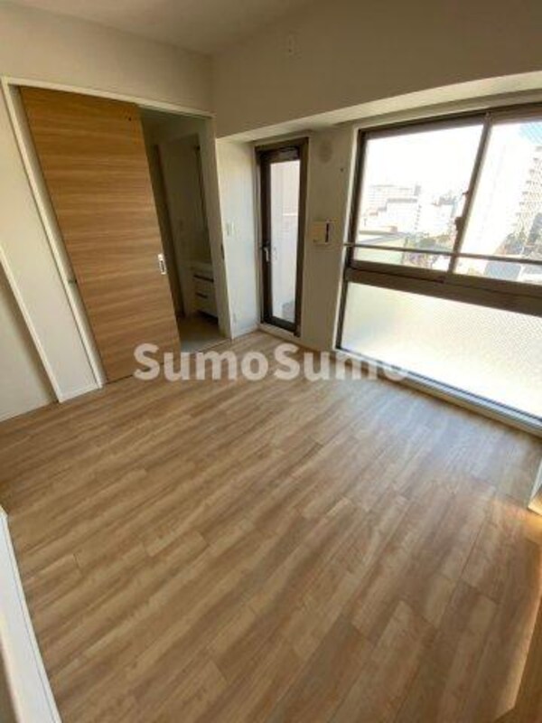 寝室(落ち着いて過ごせるお部屋なので、寝室にいかがでしょうか)