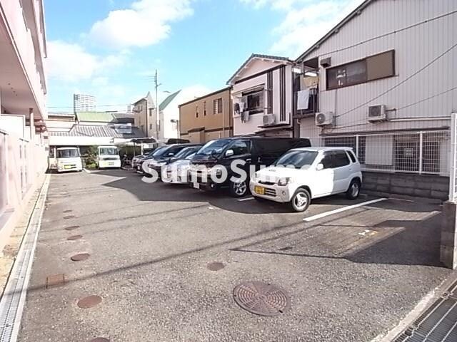 物件外観写真4　(駐車場があります)