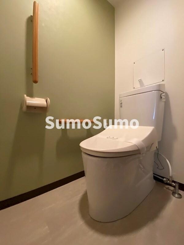 物件内観写真11　(落ち着いた色調のトイレです)